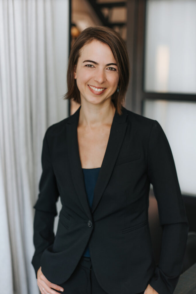 Valérie Auclair, spécialiste en gestion de l'information et en communications écrites